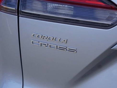 Used 2025 Toyota Corolla Cross XLE FWD image 8