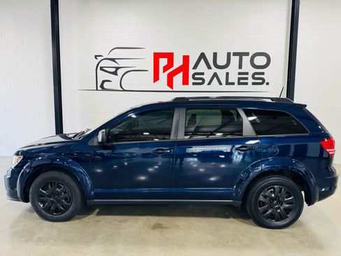Used 2018 Dodge Journey SE image 1