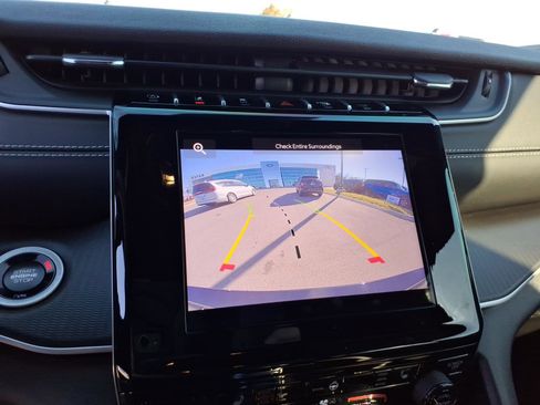 Used 2024 Jeep Grand Cherokee L Altitude image 21