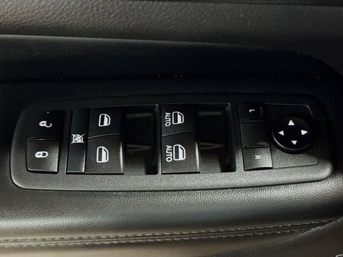 Used 2020 Jeep Grand Cherokee Altitude image 11