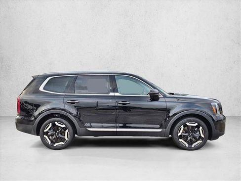 Used 2025 Kia Telluride S FWD image 4