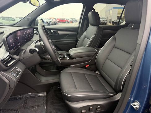 Used 2025 Buick Enclave Preferred image 11