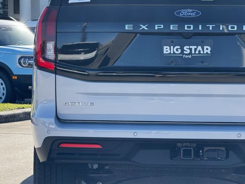 New 2025 Ford Expedition Active image 12