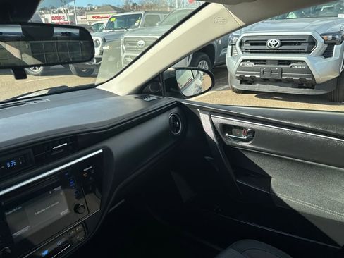 Used 2017 Toyota Corolla LE image 27