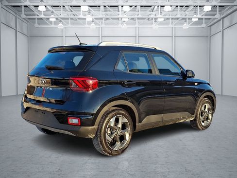 Used 2025 Hyundai Venue SEL image 6