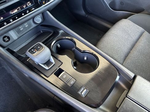 Used 2025 Nissan Rogue SV FWD image 43