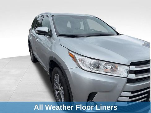 Used 2017 Toyota Highlander XLE AWD/4WD image 15