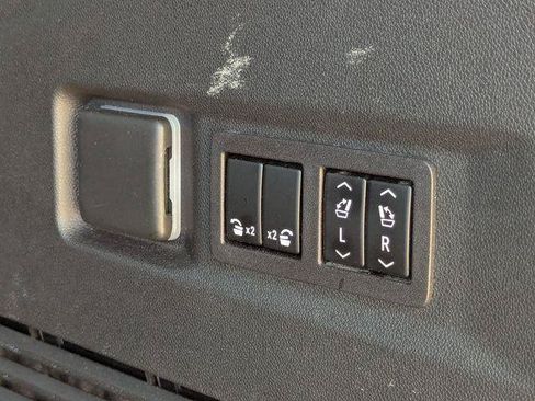 Used 2023 Chevrolet Tahoe Premier w/ Advanced Technology Package AWD/4WD image 34