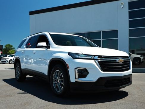 Used 2023 Chevrolet Traverse LT FWD image 3