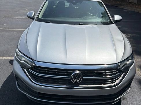 Used 2024 Volkswagen Jetta SE FWD image 5