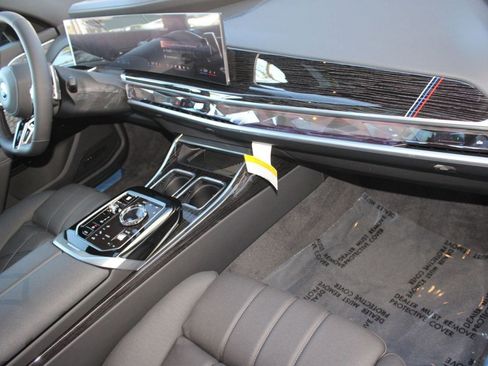 New 2026 BMW 750e xDrive w/ Executive Package AWD/4WD image 32