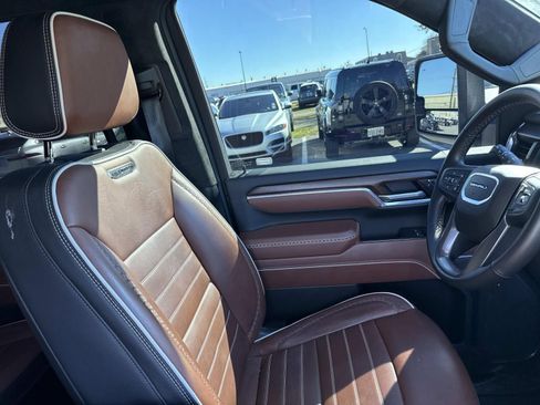 Used 2025 GMC Sierra 3500 Denali Ultimate image 11
