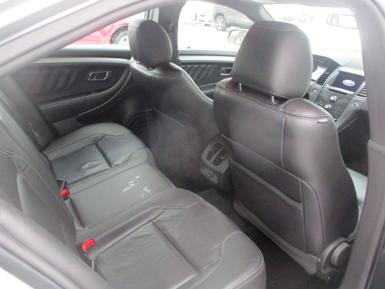 Used 2016 Ford Taurus SEL w/ Equipment Group 201A FWD image 8
