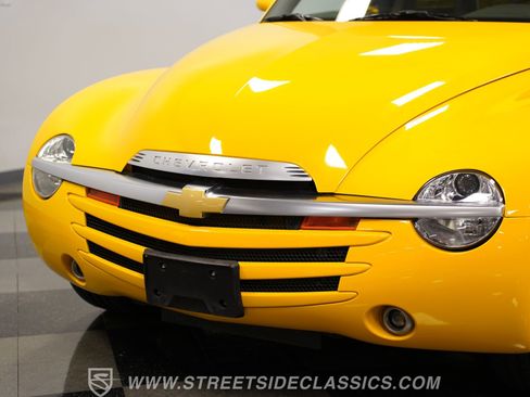 Used 2004 Chevrolet SSR w/ Preferred Equipment Group RWD image 20