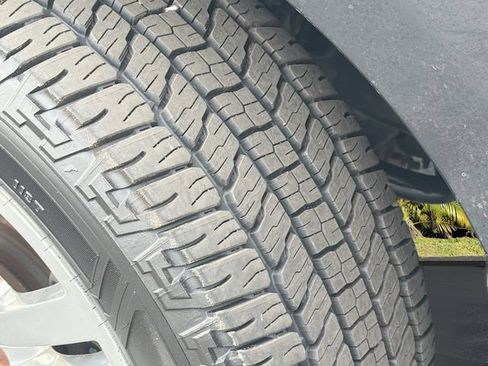 Used 2014 Lincoln Navigator 4WD image 35