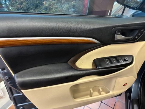 Used 2018 Toyota Highlander Limited image 17
