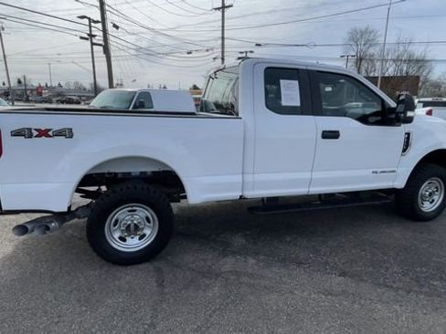 Used 2022 Ford F250 XL w/ Power Equipment Group image 2