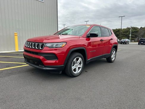 Used 2023 Jeep Compass Sport image 3