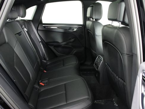 Certified 2025 Porsche Macan image 32