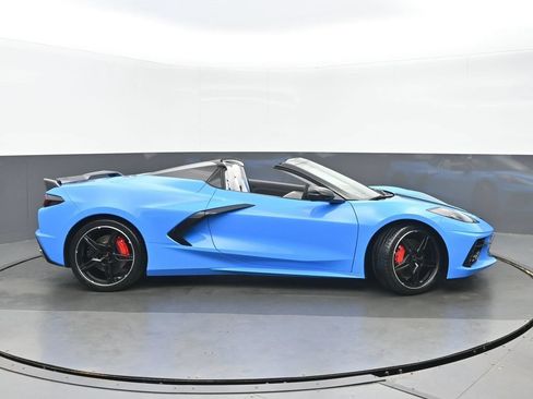 Used 2022 Chevrolet Corvette Stingray Premium Conv w/ Z51 Performance Package RWD image 2