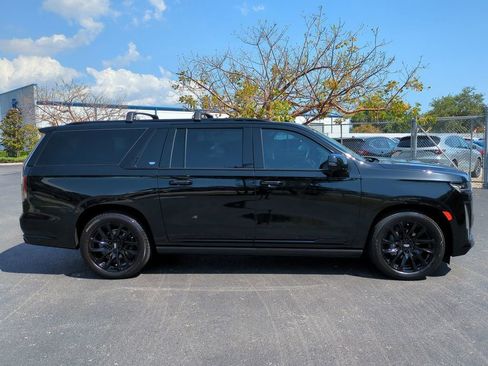 Used 2024 Cadillac Escalade ESV Sport Platinum w/ LPO, ONYX Package AWD/4WD image 3