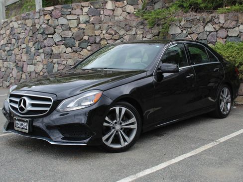 Used 2016 Mercedes-Benz E 350 4MATIC Sedan image 2