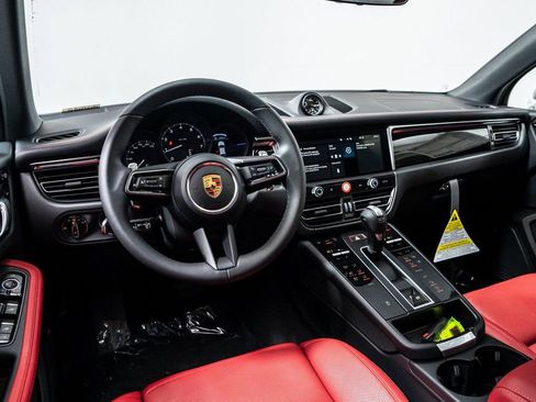 New 2026 Porsche Macan image 4