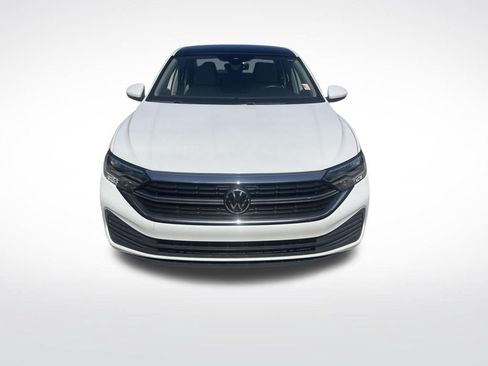 Used 2024 Volkswagen Jetta SE w/ Panoramic Sunroof Package FWD image 2
