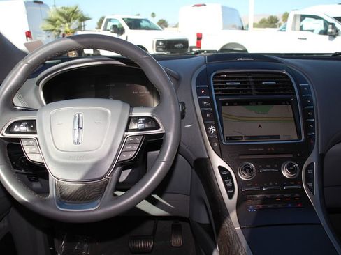 Used 2019 Lincoln Nautilus Reserve FWD image 12