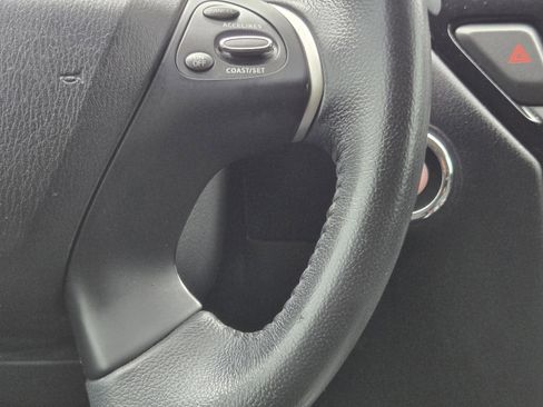 Used 2017 Nissan Pathfinder SV FWD image 24