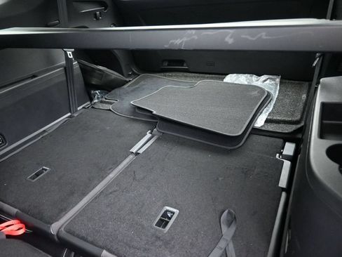 Used 2024 Volkswagen Atlas SE FWD image 14