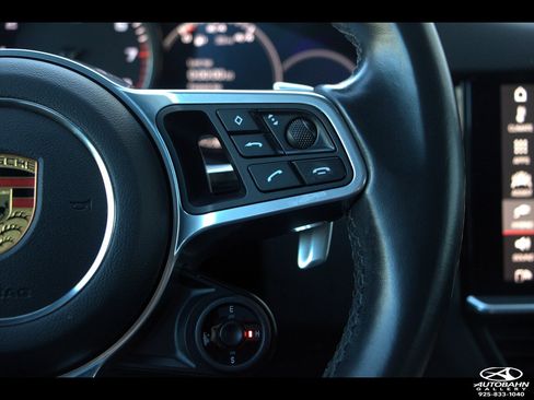 Used 2020 Porsche Cayenne E-Hybrid w/ Premium Plus Package image 17