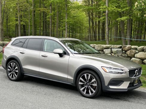 Used 2020 Volvo V60 T5 Cross Country AWD/4WD image 17