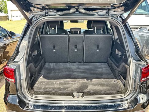 Used 2023 Mercedes-Benz GLB 250 w/ Premium Package image 17