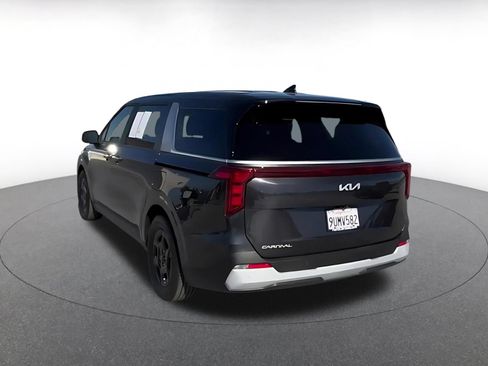 Used 2026 Kia Carnival FWD image 11