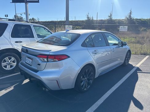 Used 2025 Toyota Corolla SE image 2