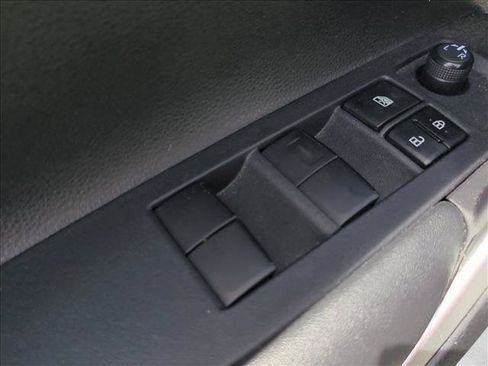 Used 2023 Toyota Corolla Cross XLE w/ Convenience Package FWD image 9