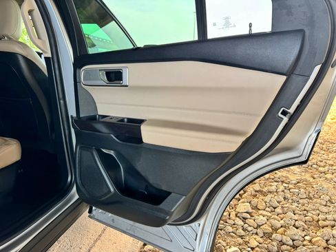 Used 2020 Ford Explorer Limited RWD image 26