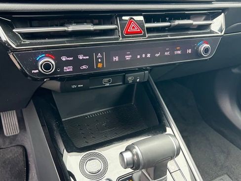 Certified 2023 Kia Niro EX image 20