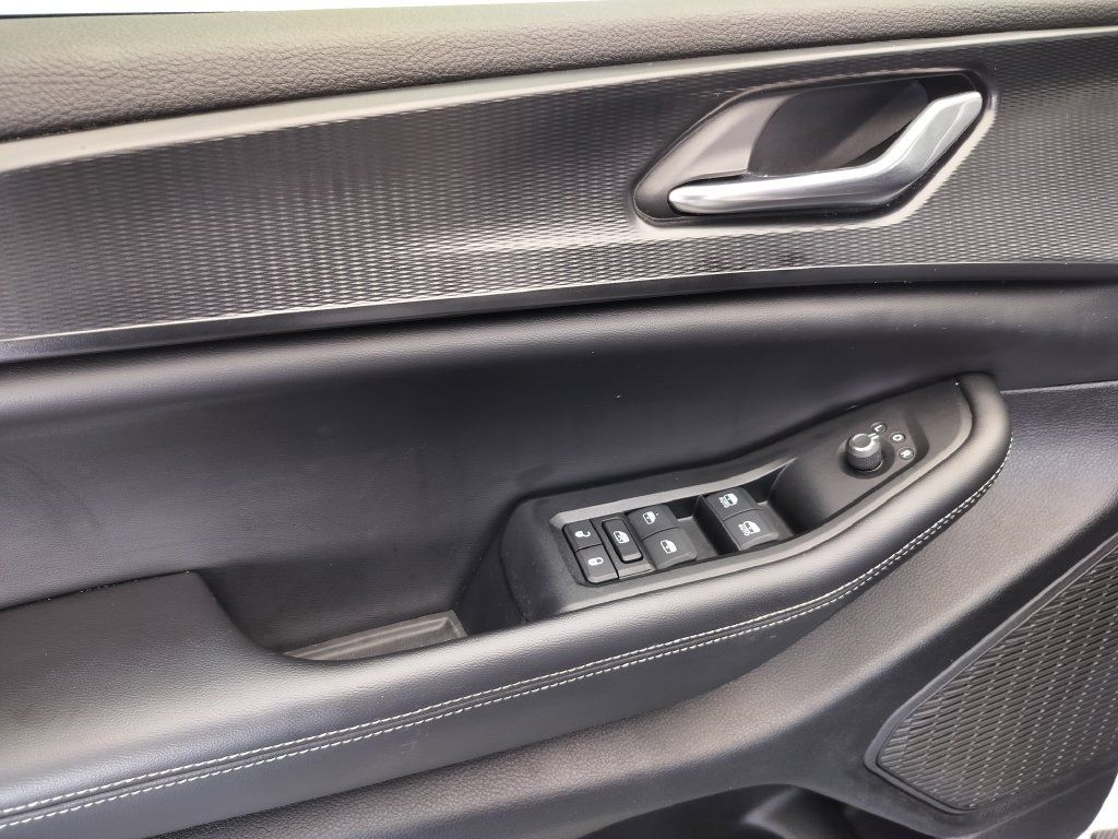 Used 2024 Jeep Grand Cherokee Altitude RWD image 7