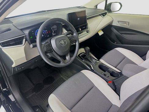 Used 2026 Toyota Corolla LE image 9
