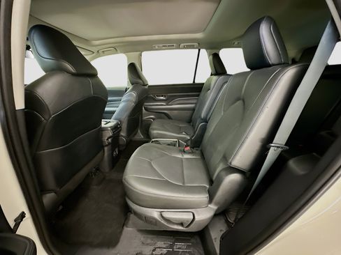 Used 2024 Toyota Grand Highlander Platinum image 30