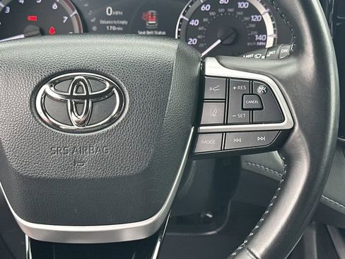 Used 2023 Toyota Highlander XSE AWD/4WD image 11