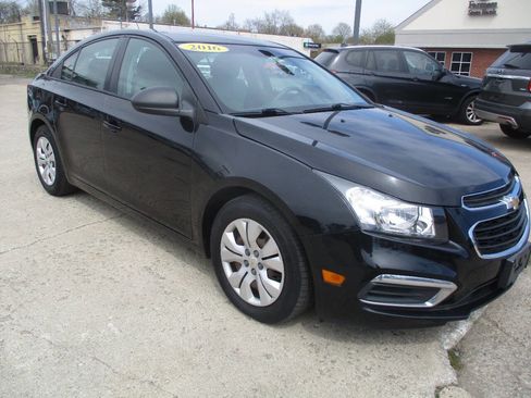 Used 2016 Chevrolet Cruze LS image 8