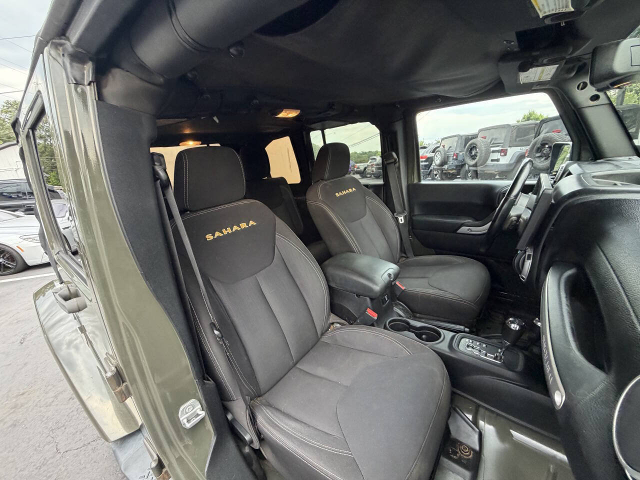Used 2015 Jeep Wrangler Unlimited Sahara w/ Dual Top Group AWD/4WD image 8