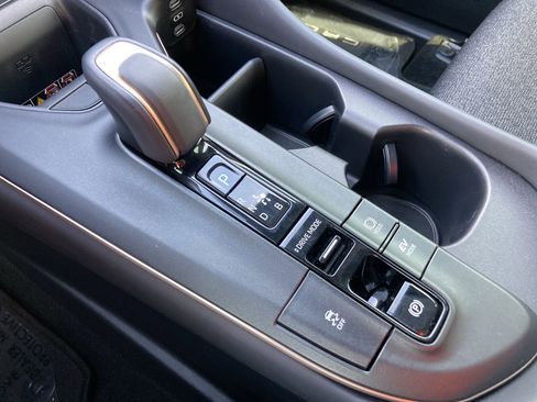 Used 2023 Toyota Crown XLE image 23