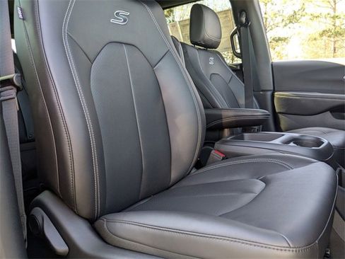 New 2026 Chrysler Pacifica Select image 35