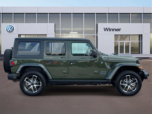 Used 2024 Jeep Wrangler Unlimited w/ Convenience Group AWD/4WD image 6