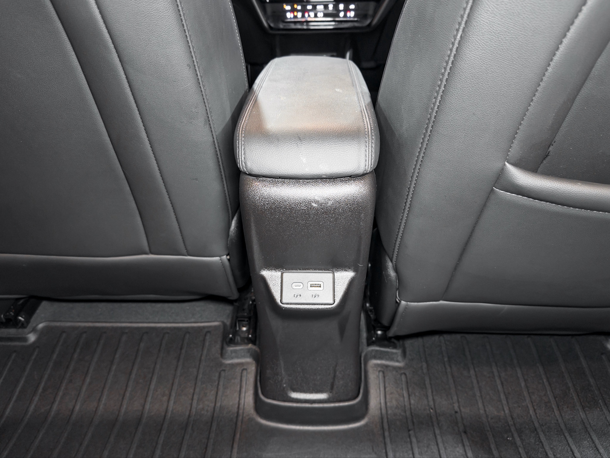 Used 2023 Chevrolet Bolt EUV Premier w/ Sun & Sound Package FWD image 21