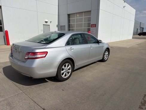 Used 2011 Toyota Camry LE image 7